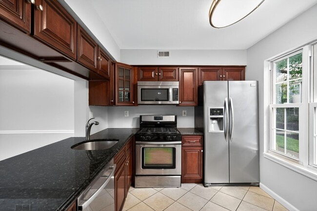 Building Photo - 803 Aberdeen Ln