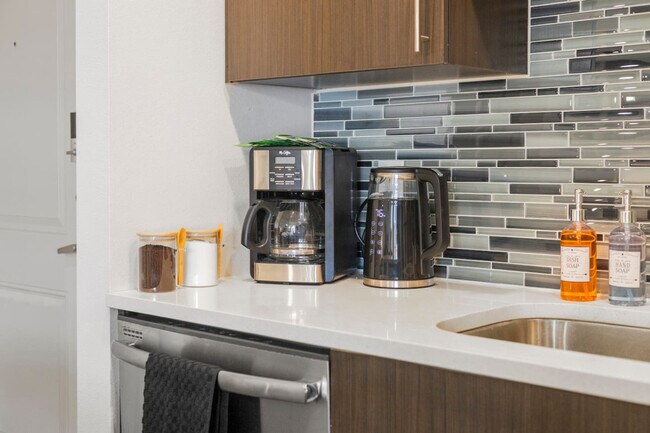 Building Photo - 8122 Midtown Blvd