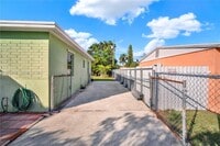 Building Photo - 860 SW 3rd St