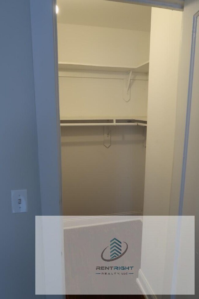 Building Photo - 1 bedroom in CHICAGO IL 60626
