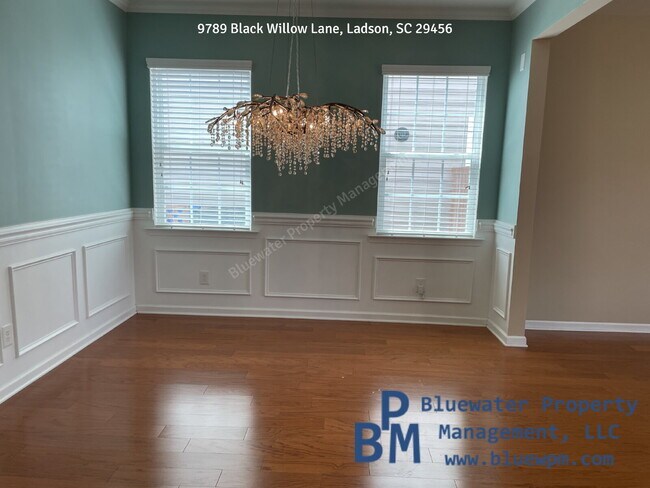 Building Photo - 4-bedroom, 2.5-bathroom For Rent