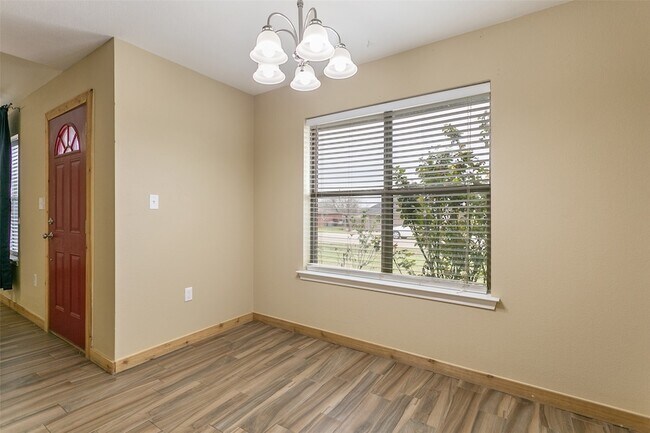 Building Photo - 608 Mesquite Dr