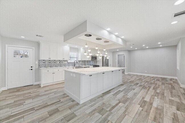 Building Photo - 2511 Nelwood Dr