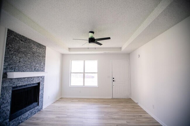 Building Photo - 3906 Overland Cir