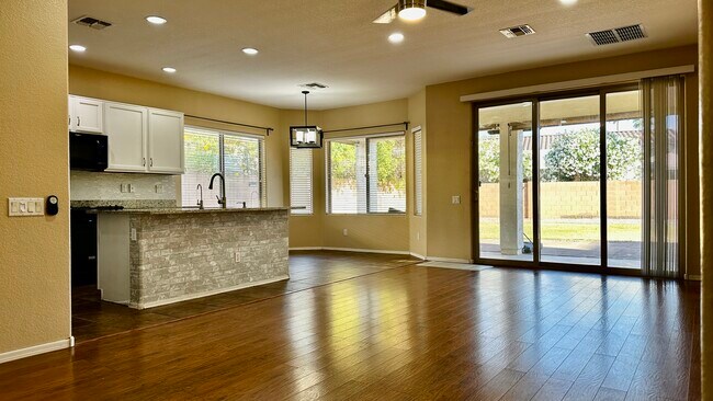 Building Photo - 839 E Las Colinas Pl