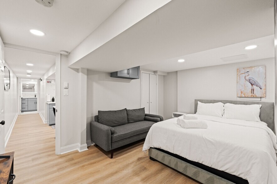 Building Photo - 613 Harvard St NW