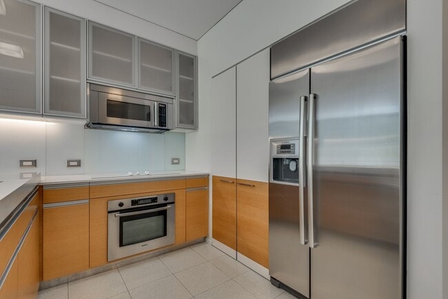 Building Photo - Veer Towers 2210E-CityCenter Views from th...