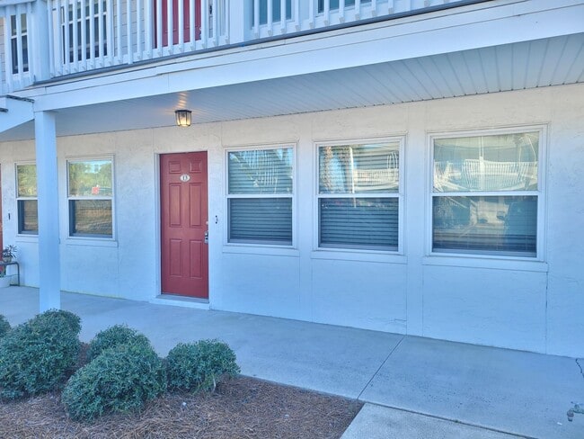 Building Photo - Historic St. Andrews!  Newly Remodeled! 1 bedroom 1 bath condo/1st Floor