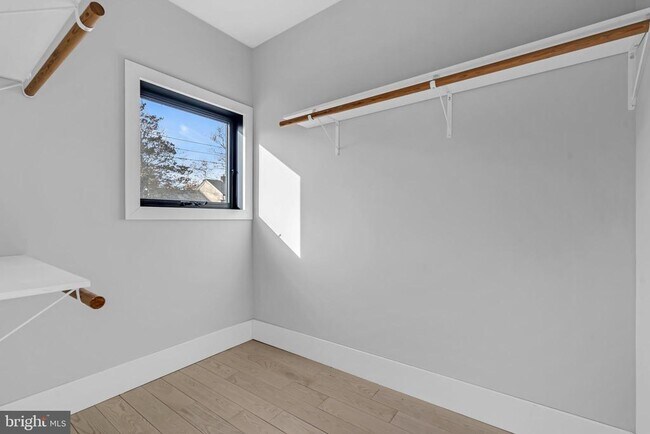 Building Photo - 10 McCready's Alley