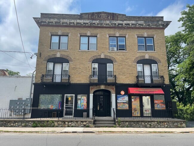 Primary Photo - 1472 Baldwin St