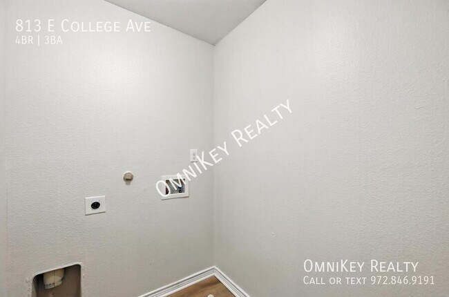 Building Photo - 813 E College Ave