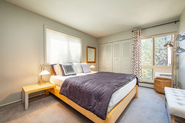 Building Photo - Fully Furnished 2 Bedroom Available Now!