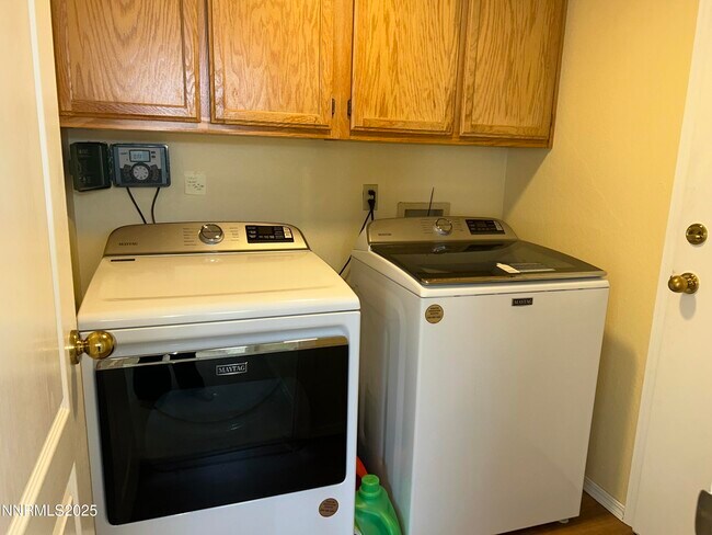 Building Photo - 1809 Lakeland Hills Dr