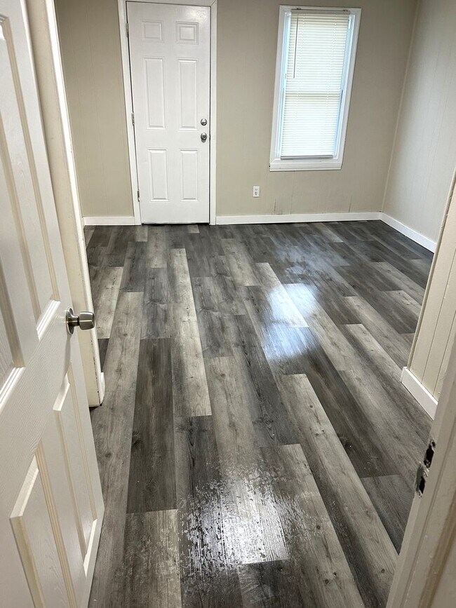 Building Photo - 425 Highland Ave