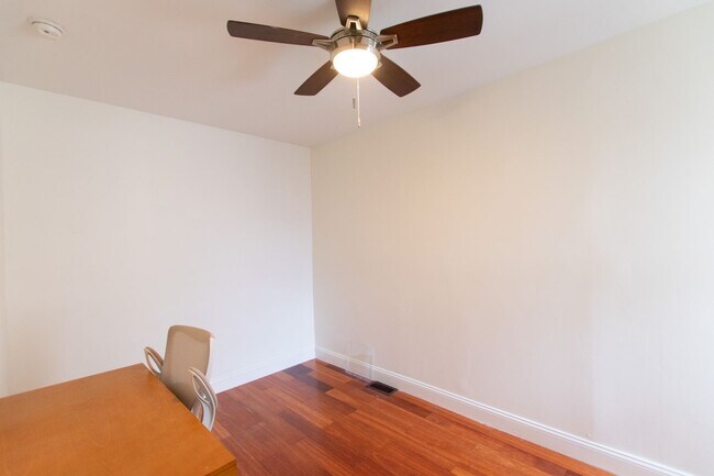 Building Photo - Excellent South Philadelphia Row Home
