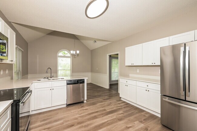 Building Photo - 14 Sleepy Hollow Ct