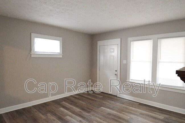 Building Photo - 1111 E 22nd Ave