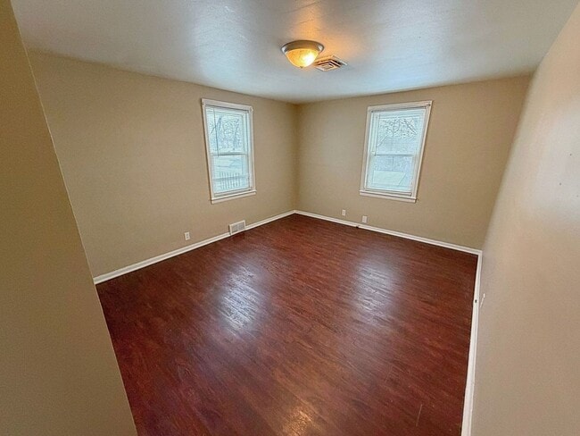 Building Photo - Nice three bedroom home located in an Excellent neighborhood!