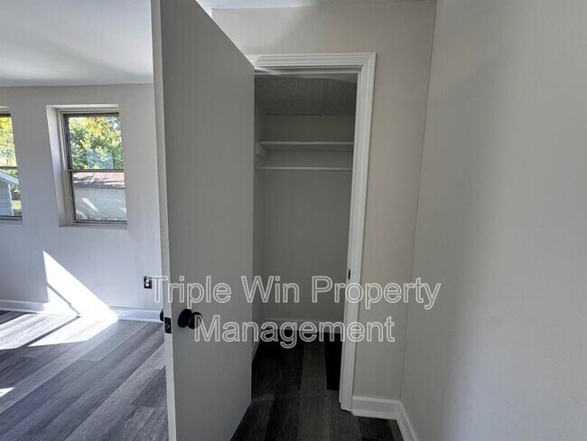 Building Photo - 3704 Taft Ave