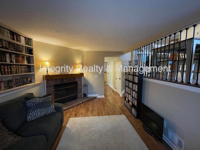 Building Photo - 475 E Chiswick Cir