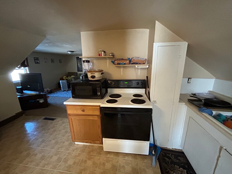 Building Photo - 1897 1/2 E Newberry St