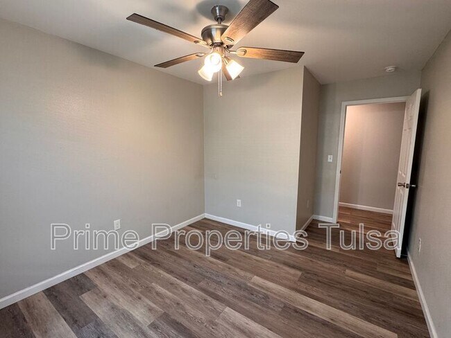 Building Photo - 4120 W 56th Pl