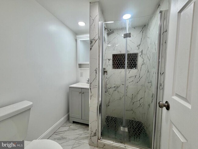 Building Photo - 122 Landing St