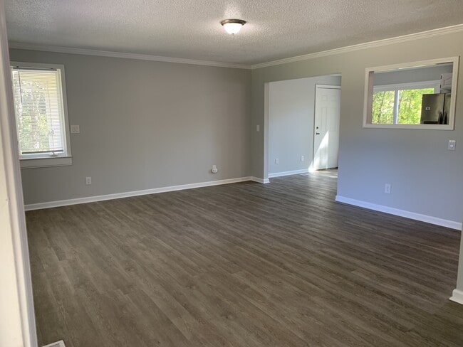 Building Photo - 921 Hurricane Ct