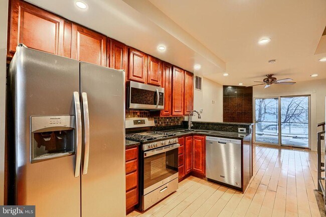 Building Photo - 1413 Anchor St