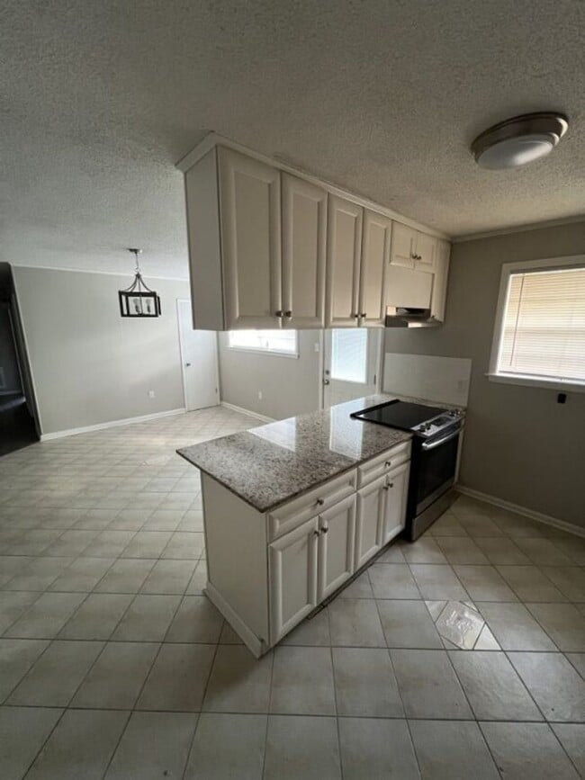 Building Photo - 3-Bedroom, 1.5-Bath Home in Baker  | Avail...