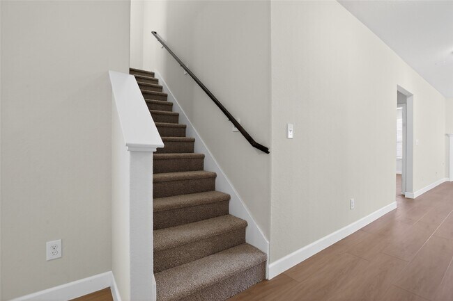 Building Photo - 2080 Lost Timbers Dr
