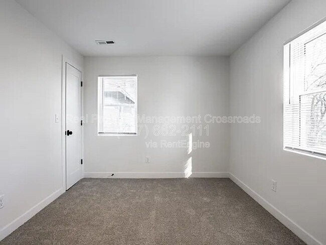 Building Photo - 849 N Oakland Ave