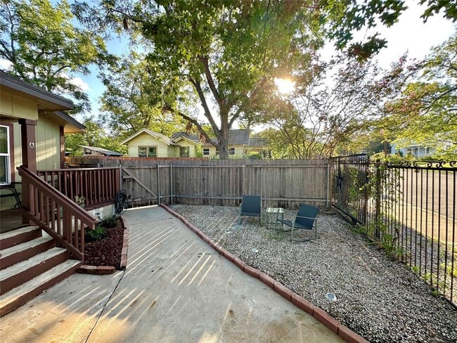 Building Photo - 2103 E 16th St