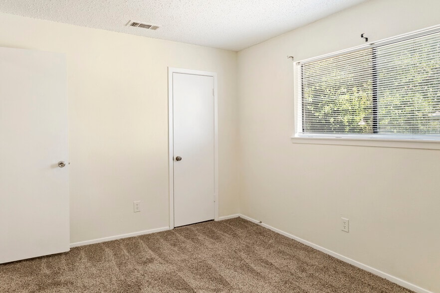 Building Photo - 421 San Mateo Dr