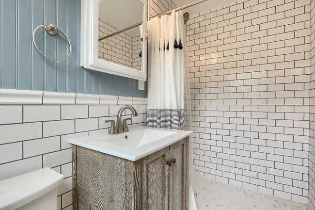 Building Photo - Beautiful 4-Bedroom, 3-Bathroom Home! Ever...