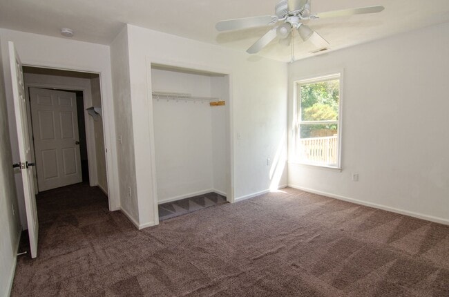 Building Photo - Precious Bungalow Home Rental in Norfolk!