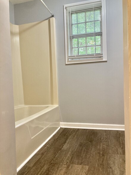 Bathroom - 626 Dashland Dr