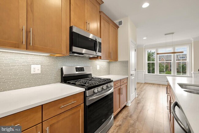Building Photo - 4707 Van Buren St