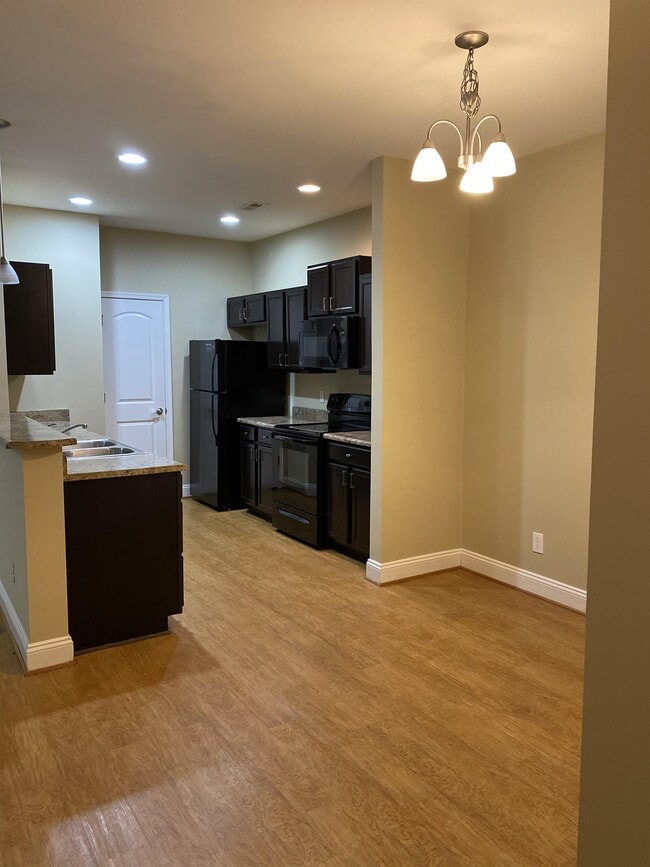 Building Photo - 302 Capstone Dr