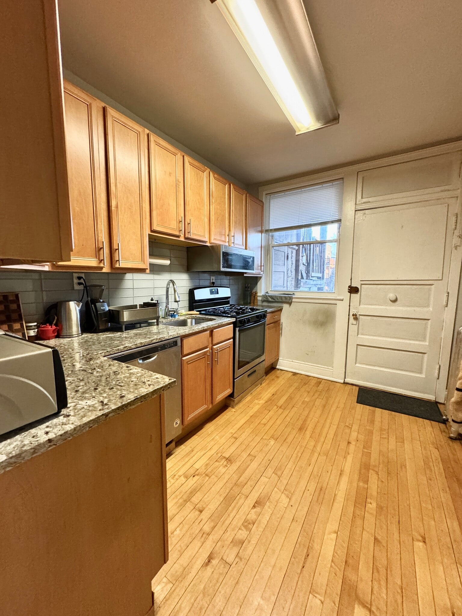 Building Photo - 1955 W Sunnyside Ave