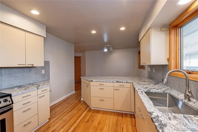 Building Photo - 541 Monroe St