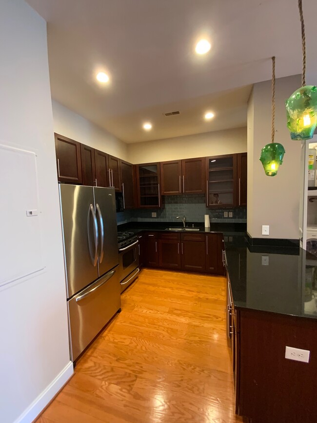 Kitchen - 2011 Frankfort Ave