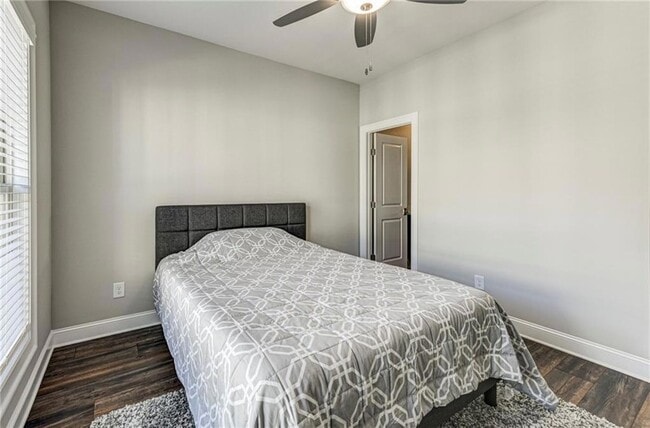 Building Photo - 4321 Parkside Pl