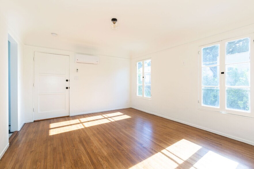 Main studio space - 4117 Edenhurst Ave