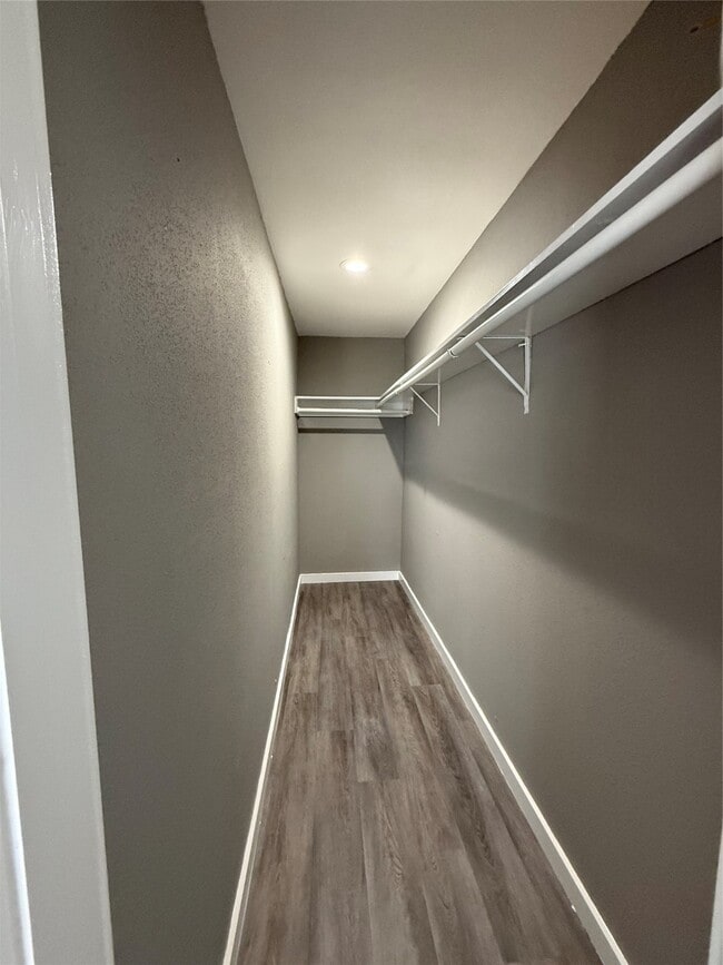 Building Photo - 3300 Pebblebrook Dr