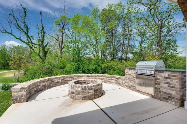 Building Photo - 643 Conifer Dr