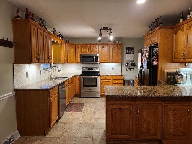 Building Photo - Ring in 2026 with THIS Great Rental!