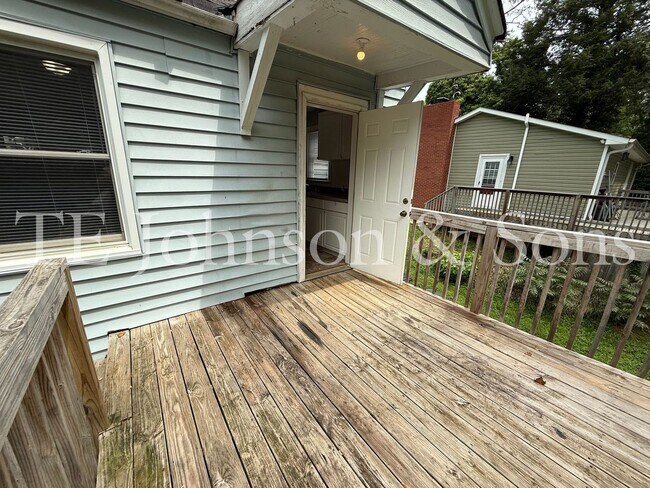 Building Photo - Charming Renovated 3BR Home
