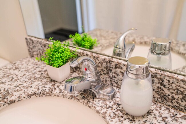 Building Photo - 914 N 4th St