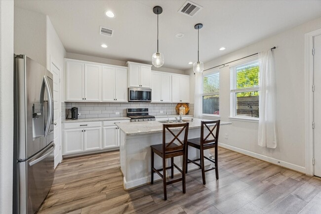 Building Photo - 9804 Rugged Oaks Dr